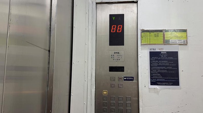 揭秘现代生活中的电梯革命:乘客电梯如何改变城市出行生态